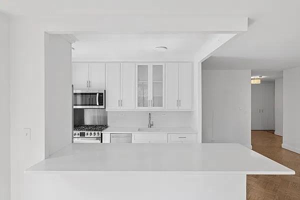 E 84th St #4B - Photo 3 of 20