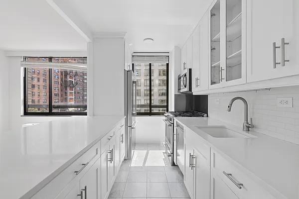 E 84th St #4B - Photo 4 of 20