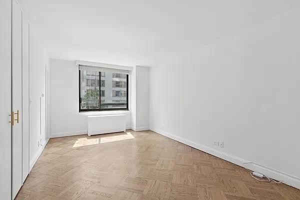 E 84th St #4B - Photo 5 of 20