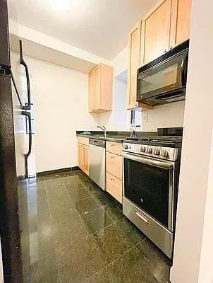 E 84th St #1F - Photo 2 of 20