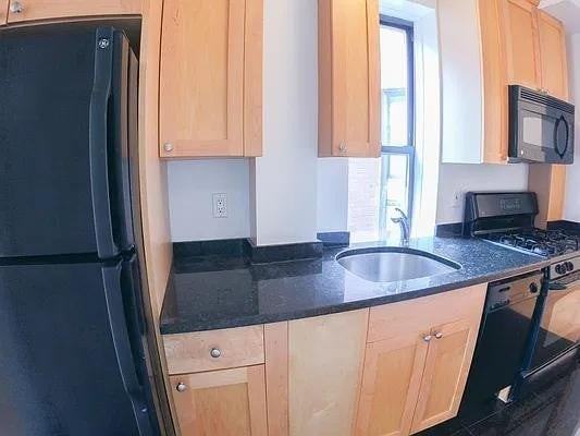 E 84th St #6H - Photo 4 of 20