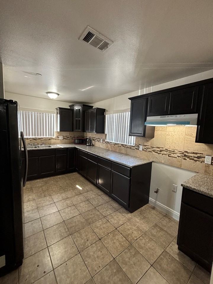 243 West 52nd Street - Photo 4 of 16