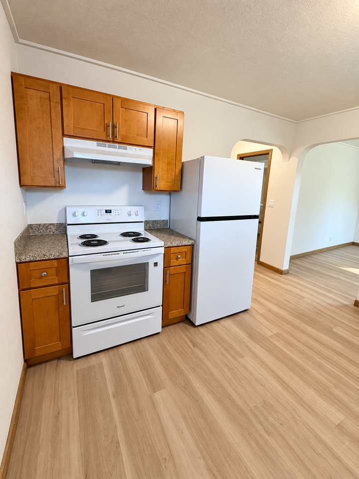 1495 E Santiam St #1495 - Photo 3 of 7