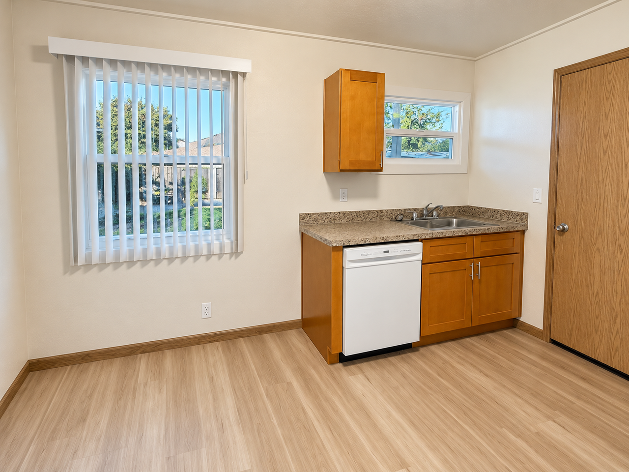 1495 E Santiam St #1495 - Photo 4 of 7