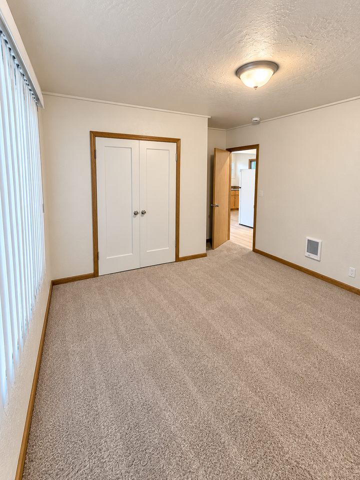 1495 E Santiam St #1495 - Photo 6 of 7