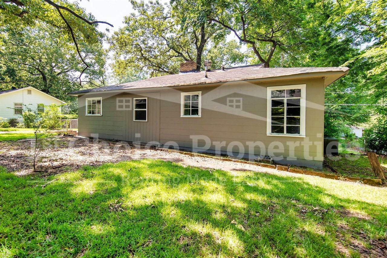 410 Swann Dr #1 - Photo 4 of 21