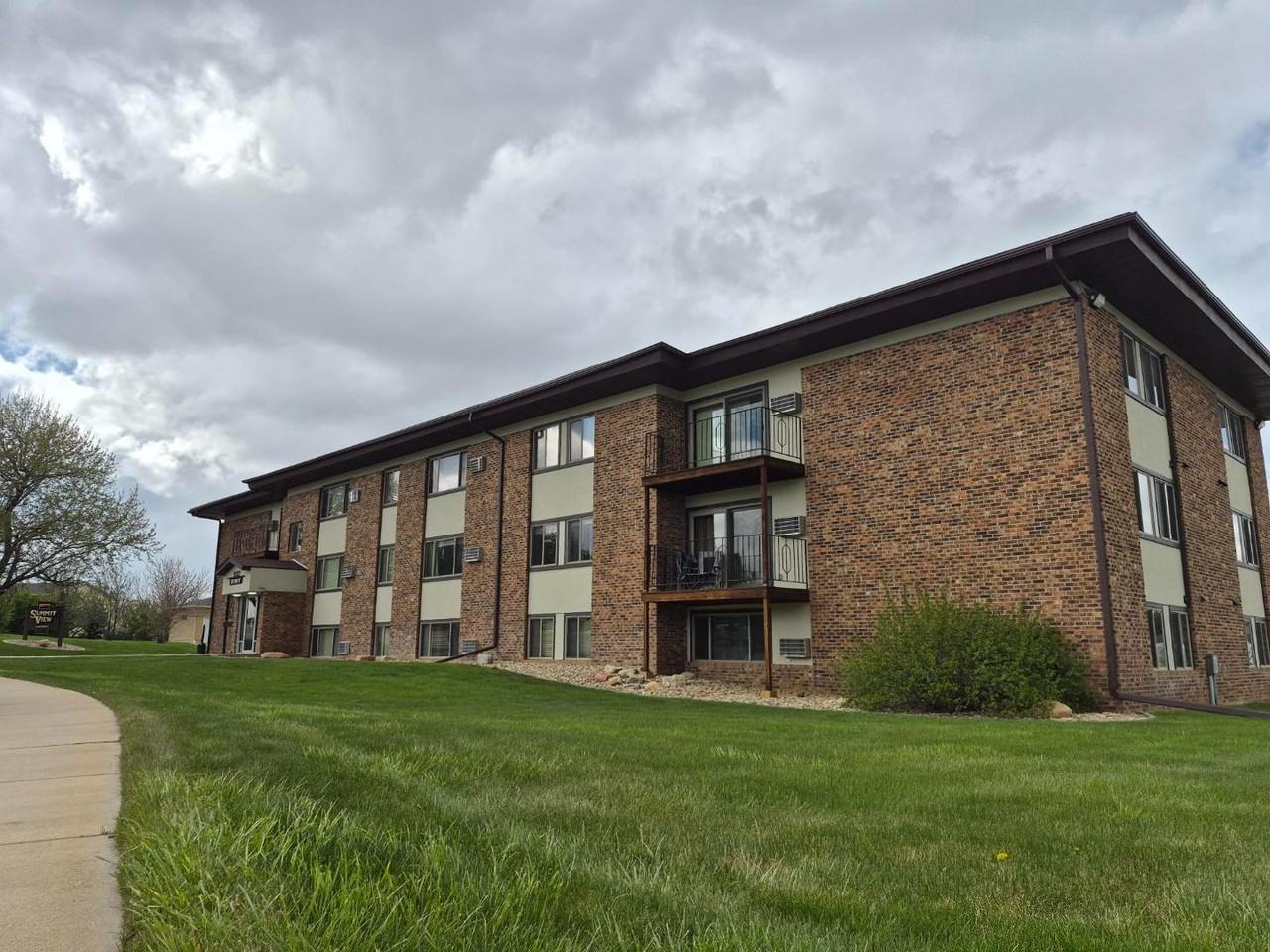 Summit View Apartments - Photo 2 of 10