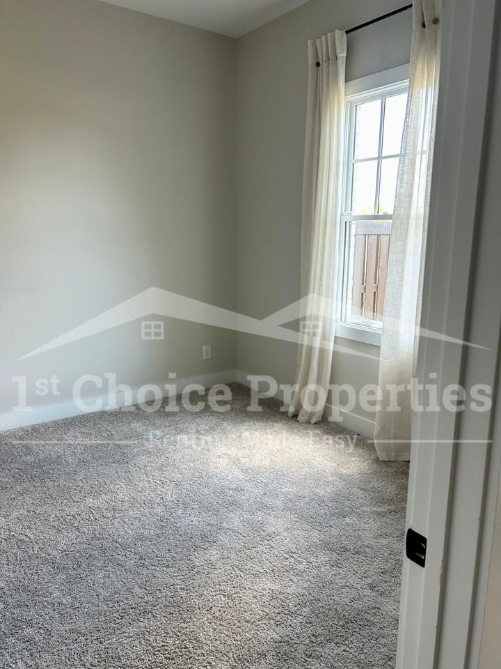 Windsor Dr #1 - Photo 6 of 17
