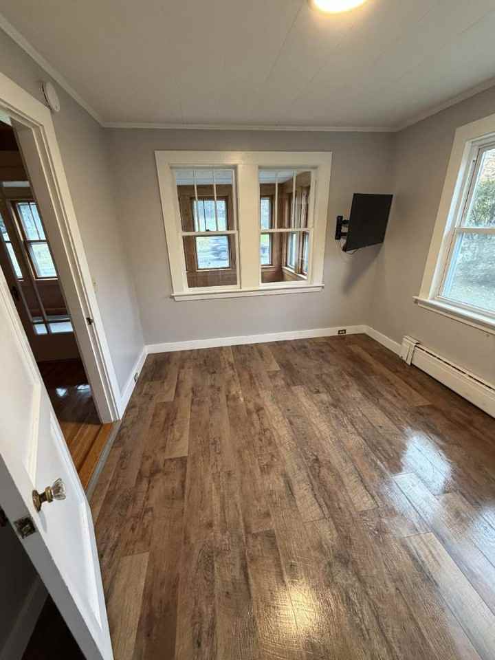 227 Windsor St - Photo 7 of 20