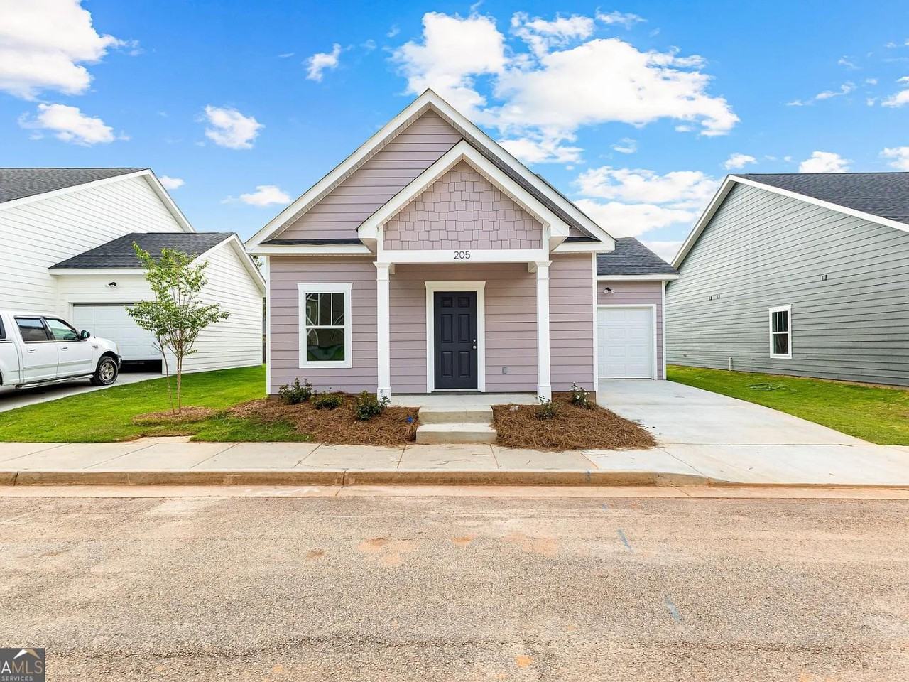 205 Lenox Cir - Photo 2 of 11