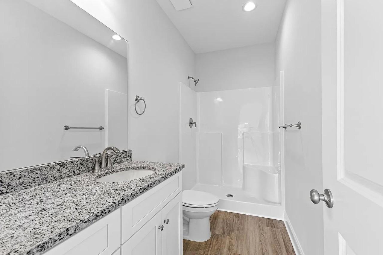 205 Lenox Cir - Photo 6 of 11