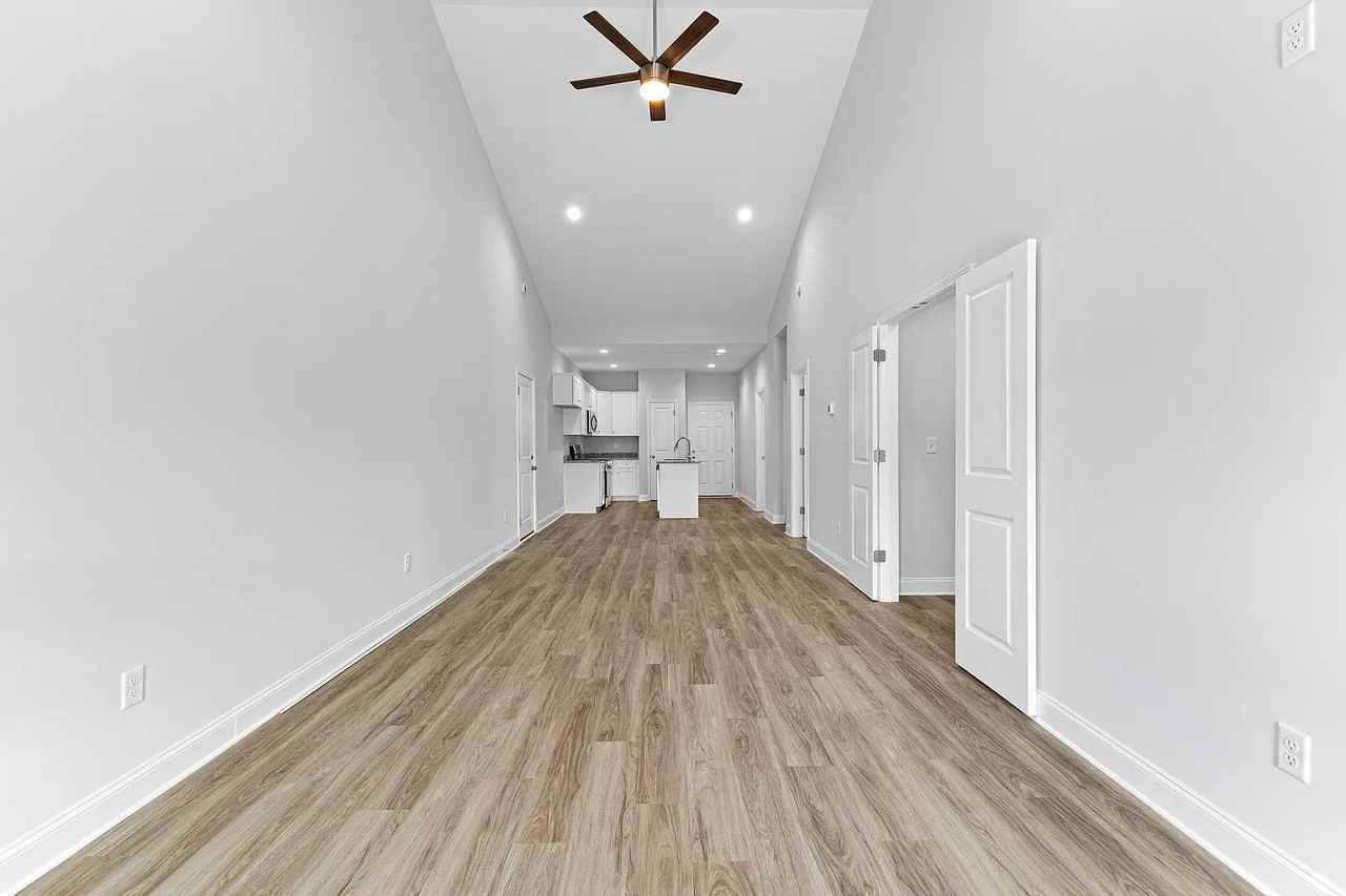 236 Lenox Cir - Photo 3 of 11