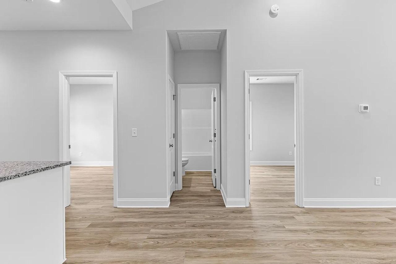 236 Lenox Cir - Photo 7 of 11