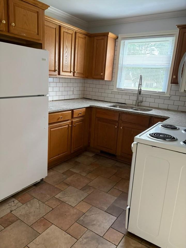 2225 Rama Rd - Photo 5 of 11