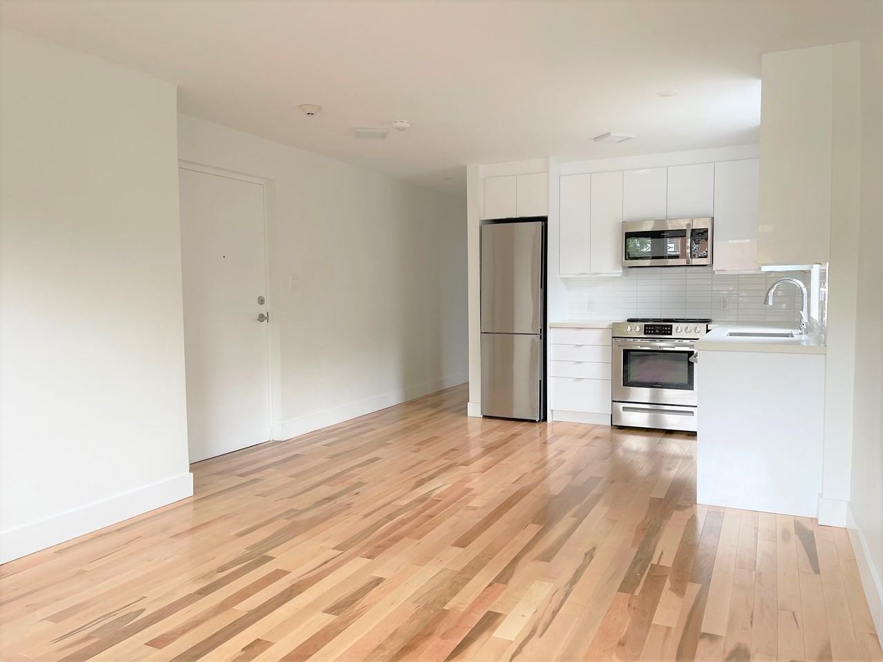 131 Lake Crescent - Photo 3 of 12