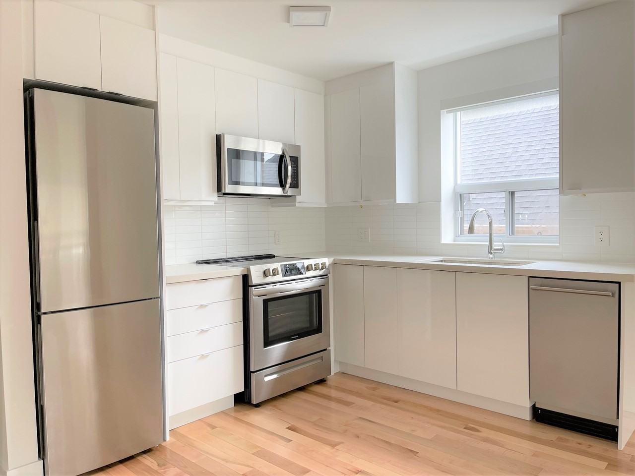 131 Lake Crescent - Photo 4 of 12