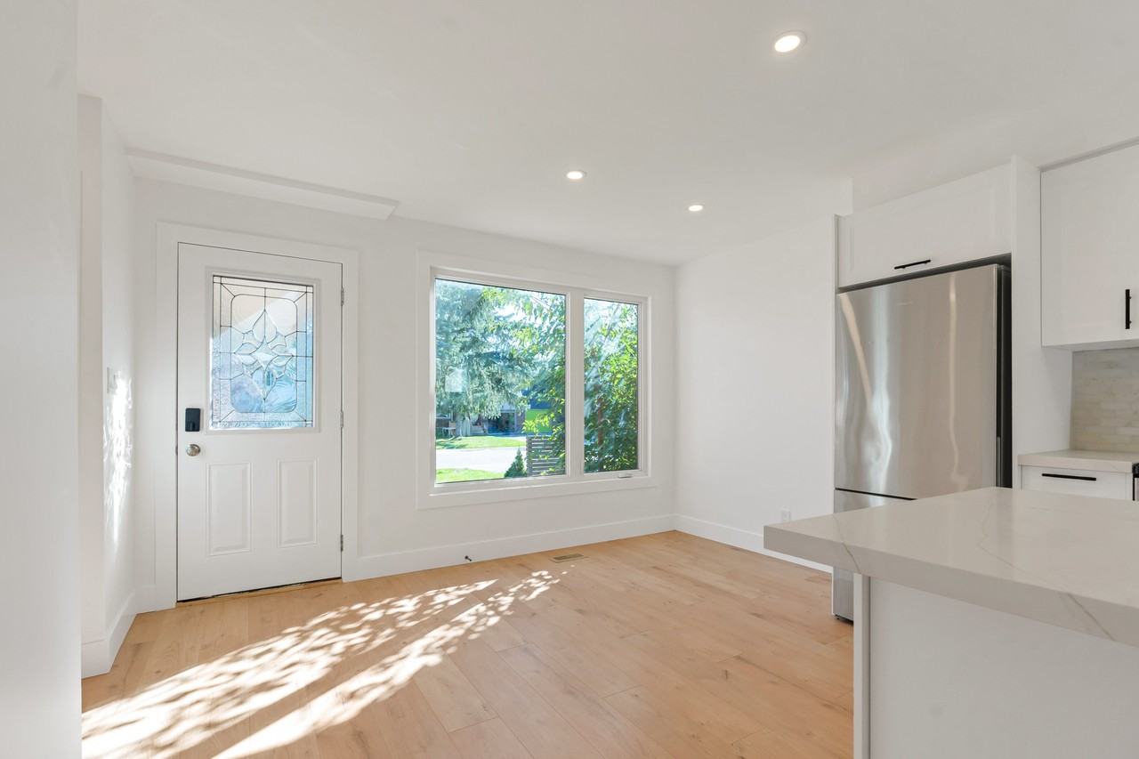 506 Tenth St, Collingwood, ON L9Y 2H3, Canada - Photo 2 of 21