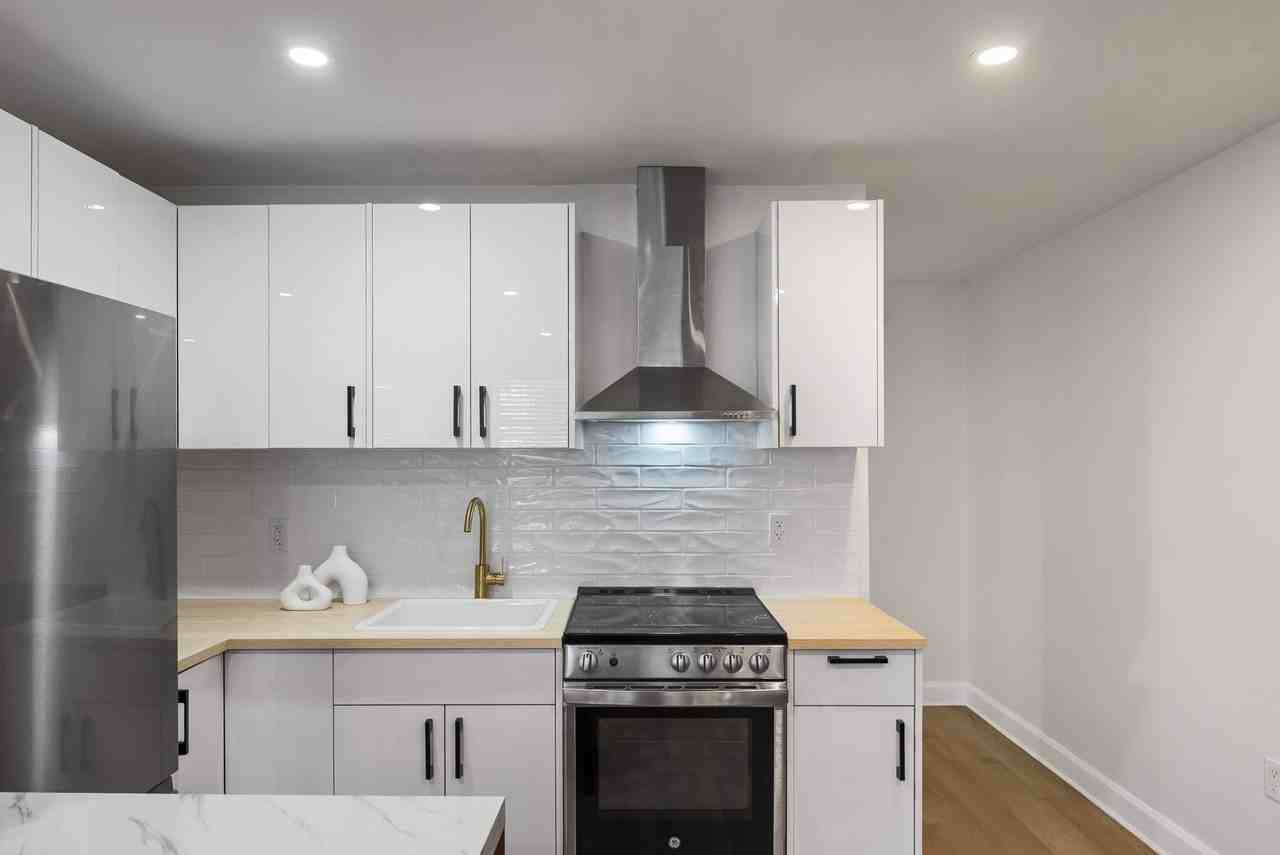 7800 Lundy's Lane - Photo 6 of 25