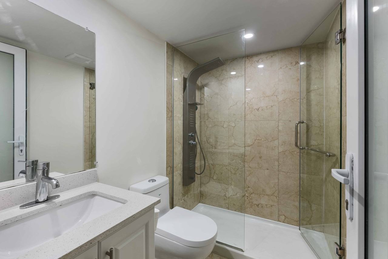 7800 Lundy's Lane - Photo 7 of 25