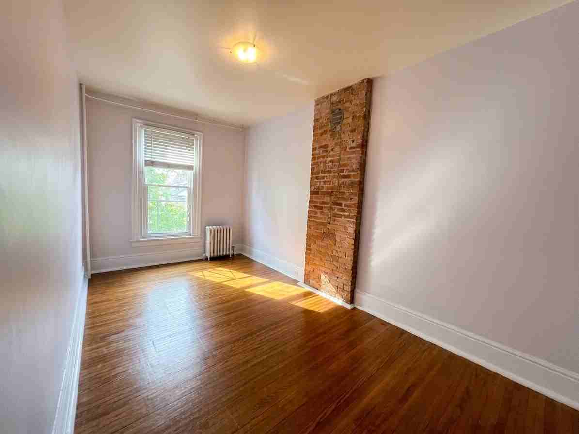 90 Church St - Photo 6 of 12