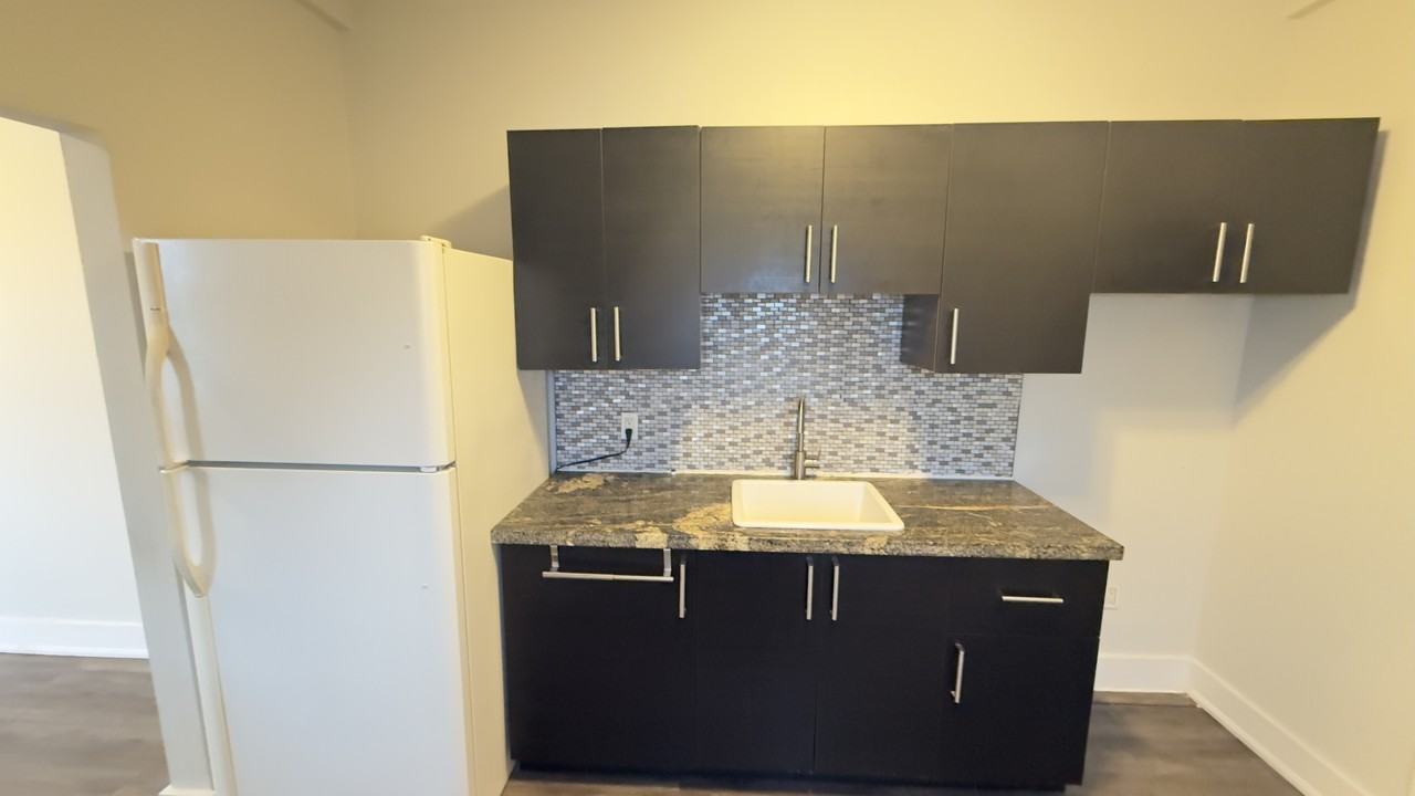 292 Welland Ave - Photo 3 of 21
