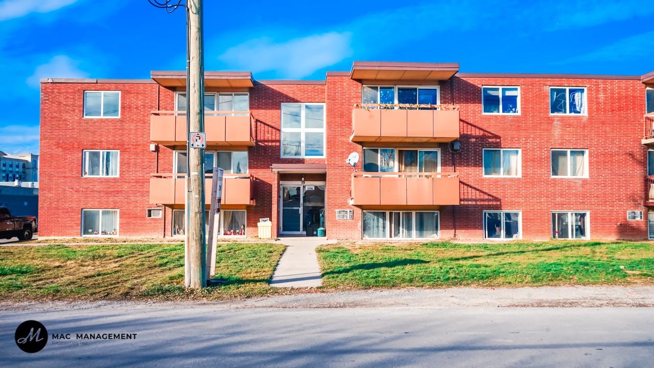 19 Manchester Ave - Photo 6 of 26