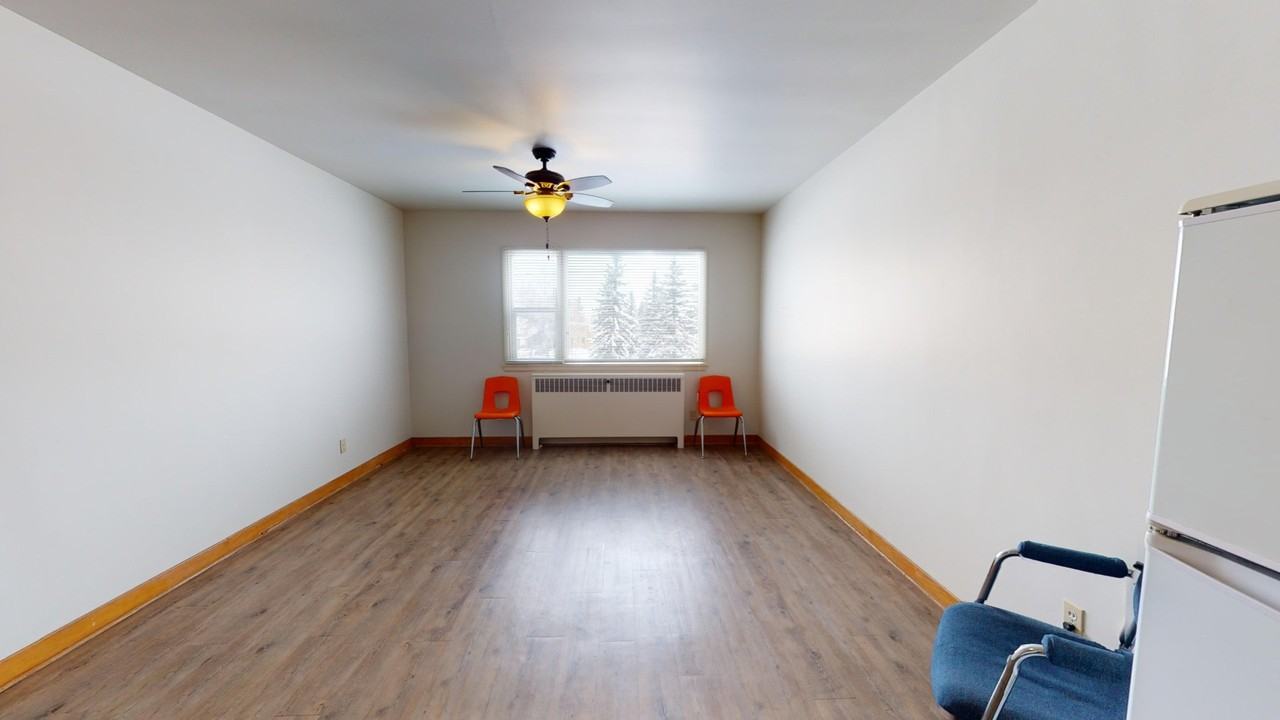 505 4 St Se - Photo 4 of 6