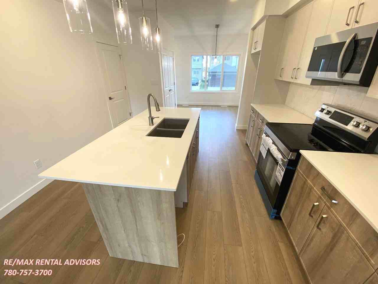 1048 14 Ave Nw - Photo 3 of 23