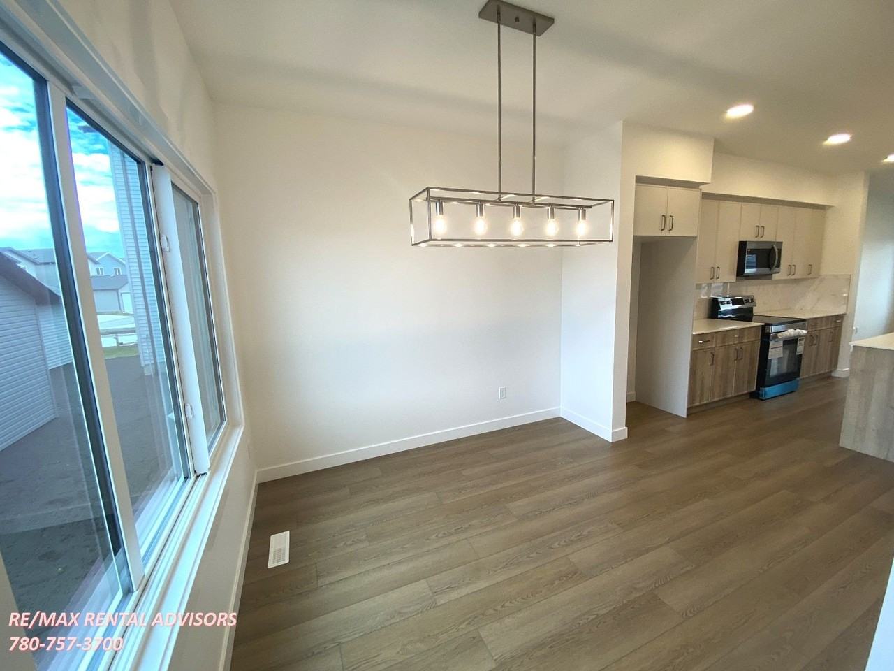 1048 14 Ave Nw - Photo 5 of 23