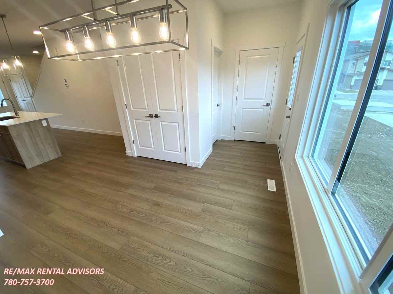 1048 14 Ave Nw - Photo 6 of 23