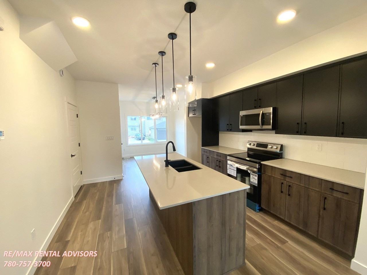 1052 14 Ave Nw - Photo 3 of 24
