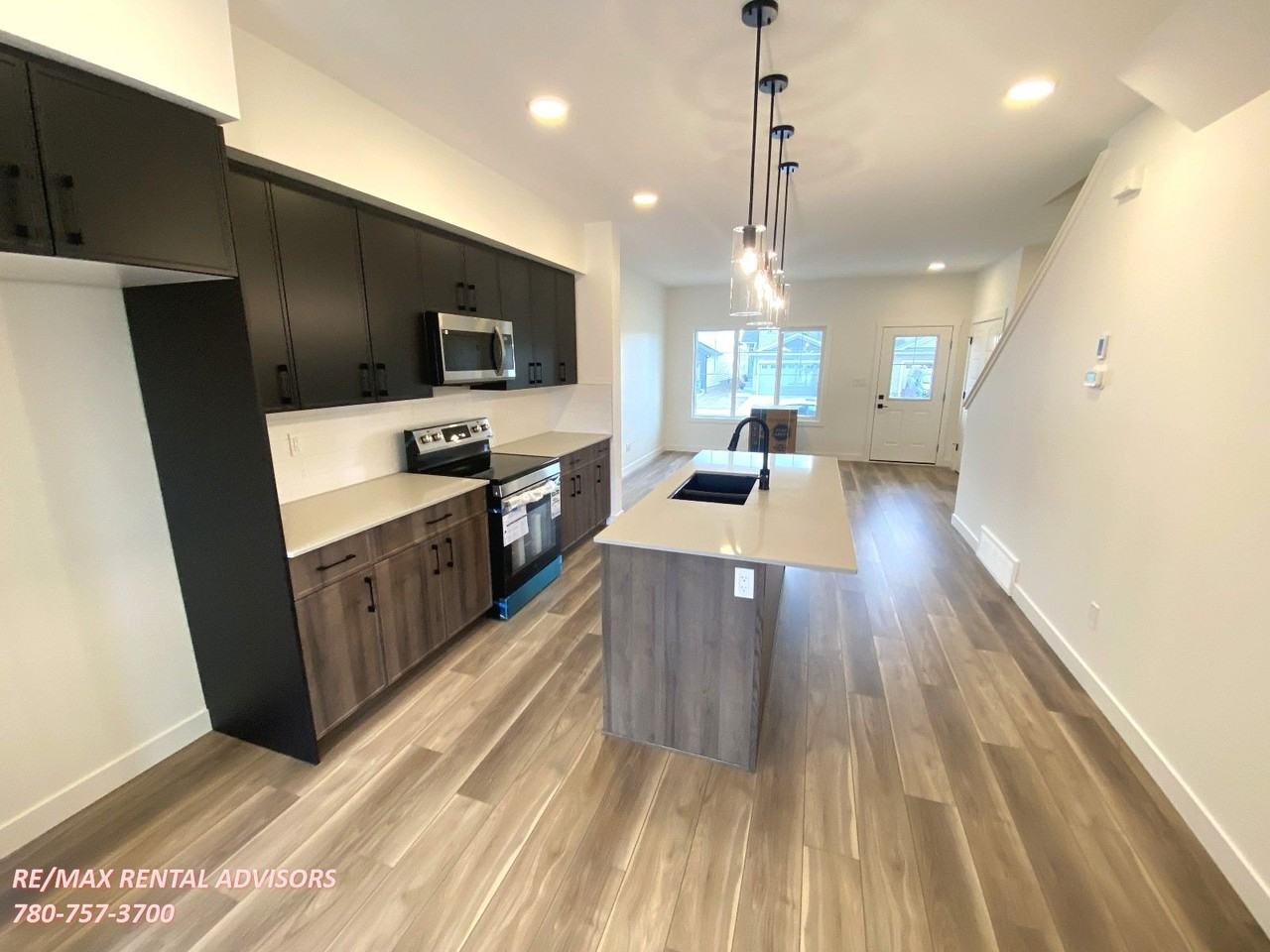 1052 14 Ave Nw - Photo 4 of 24