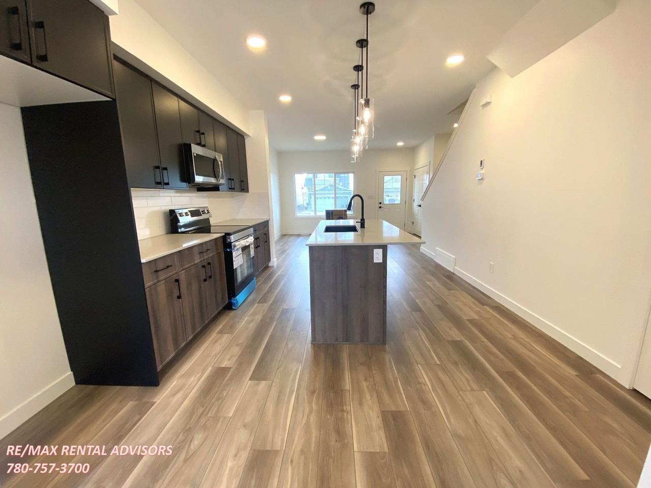 1052 14 Ave Nw - Photo 7 of 24