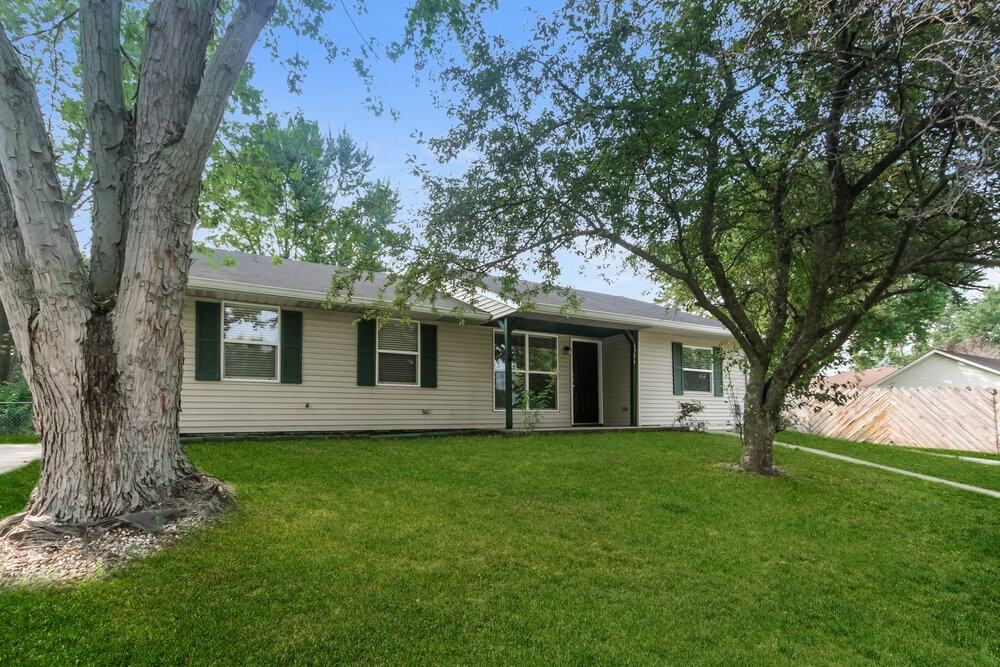 6306 Kellum Dr - Photo 2 of 25