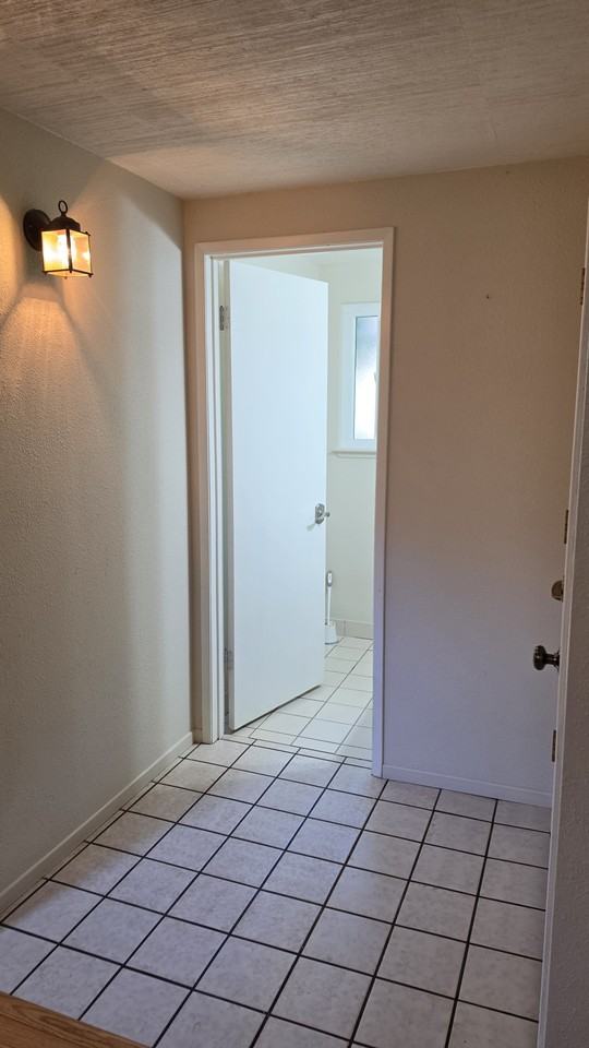 527 Wilshire Ct #1 - Photo 2 of 35