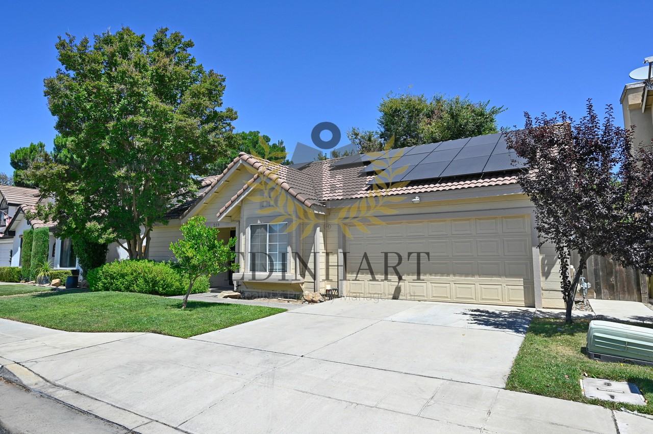 239 W Fallbrook Ave #1 - Photo 2 of 37