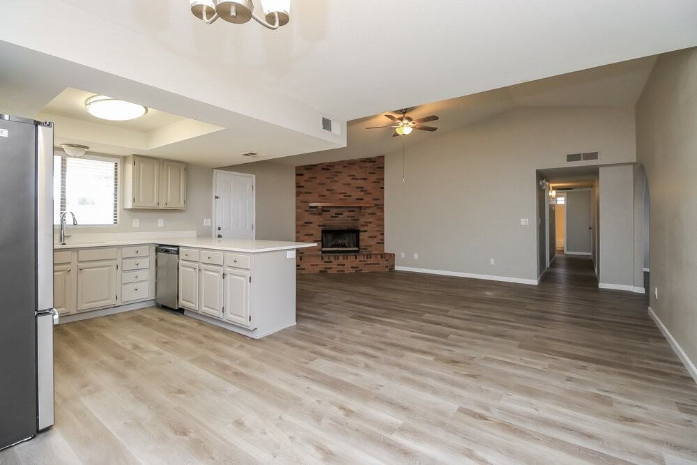 937 N Shannon - Photo 4 of 16