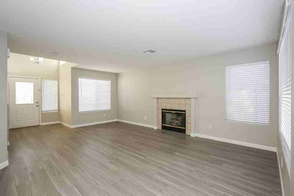 1940 Monte Alban Dr - Photo 4 of 17