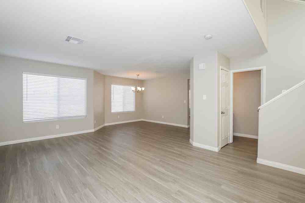 1940 Monte Alban Dr - Photo 6 of 17