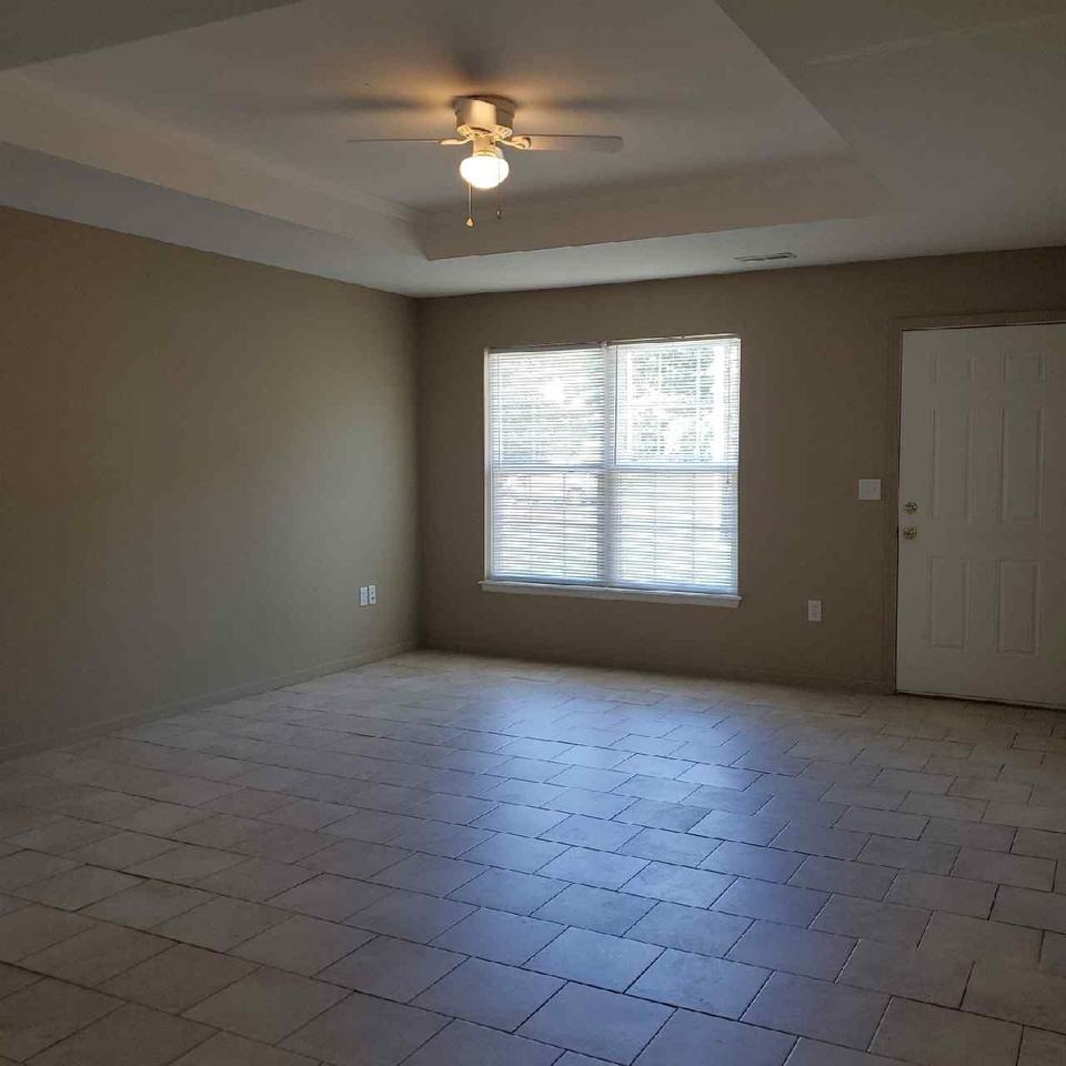524 W Gay St #B - Photo 2 of 18