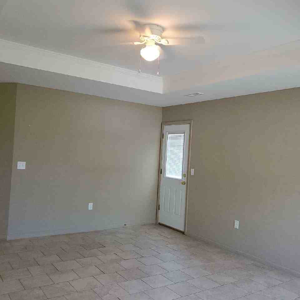 524 W Gay St #B - Photo 3 of 18