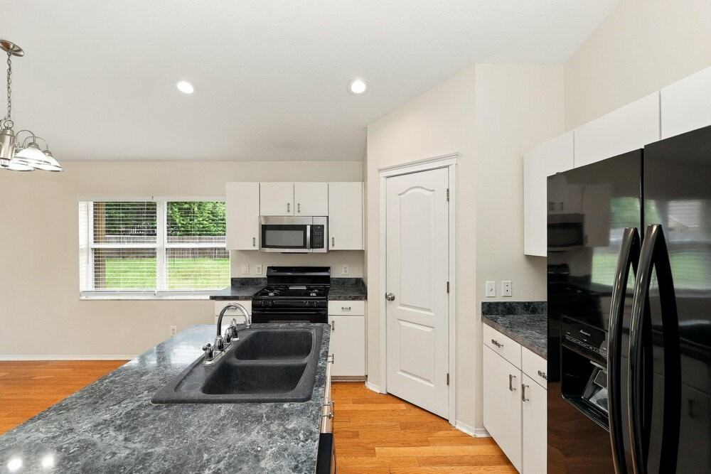 7623 Clovelly Park Pl - Photo 5 of 16