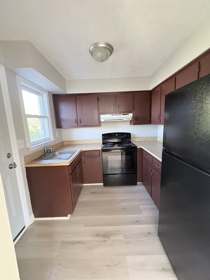 100 Lilly St #1 - Photo 3 of 9