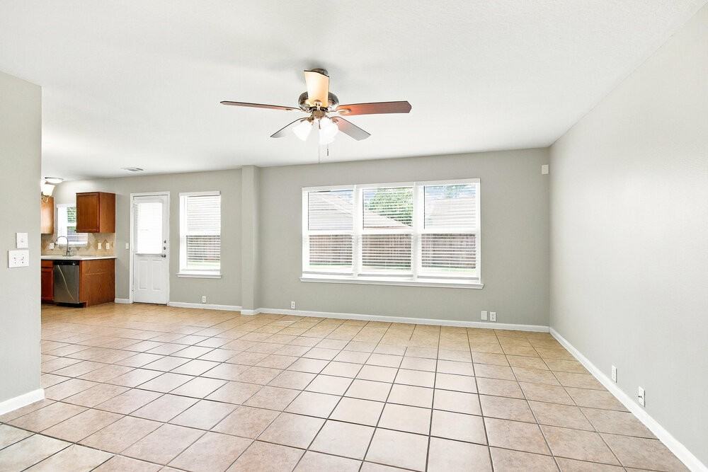 4742 Markham Woods Ct - Photo 4 of 17