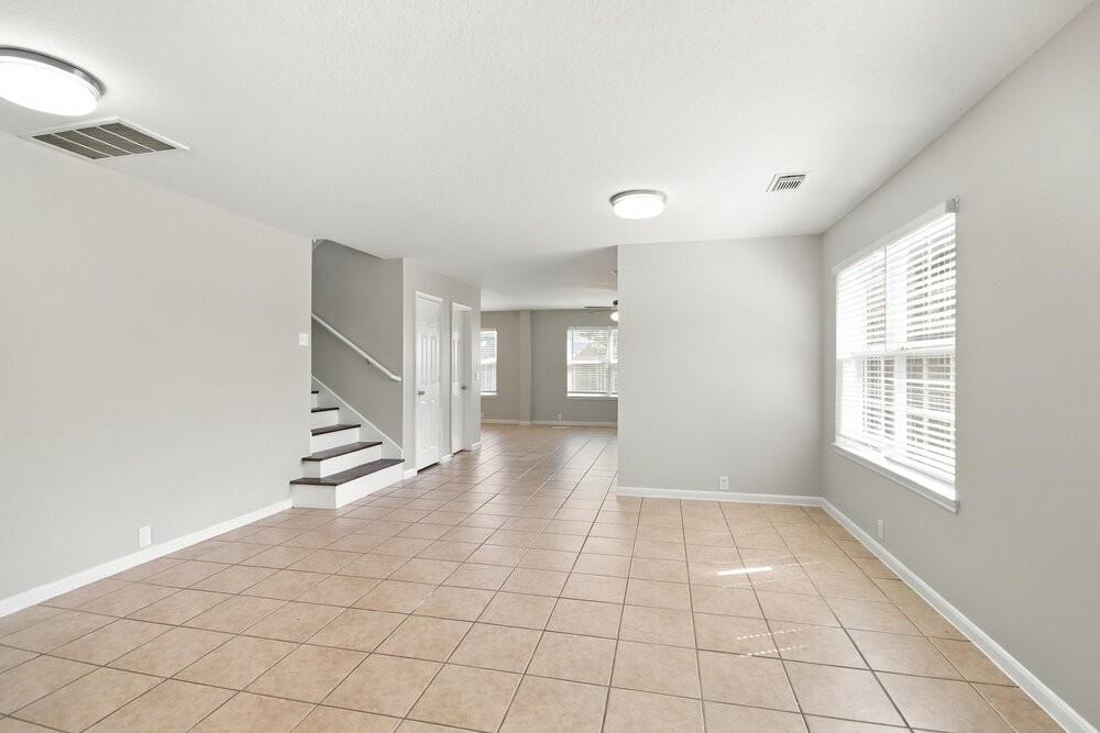 4742 Markham Woods Ct - Photo 5 of 17