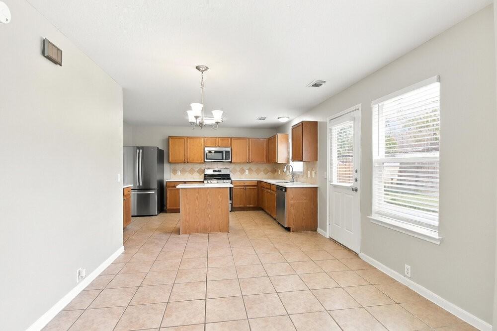 4742 Markham Woods Ct - Photo 6 of 17