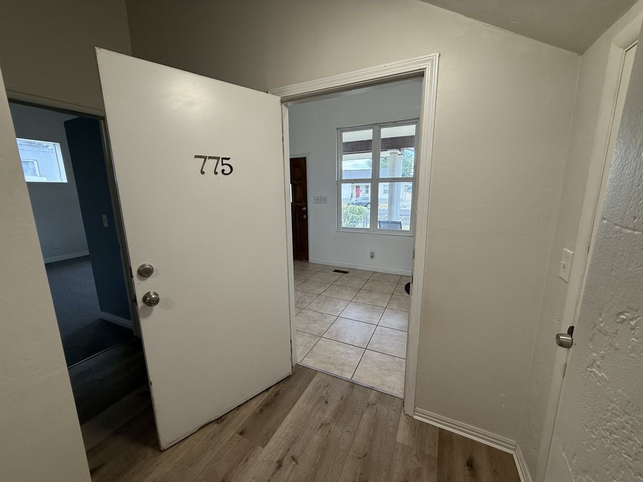 775 S 400 E - Photo 4 of 26