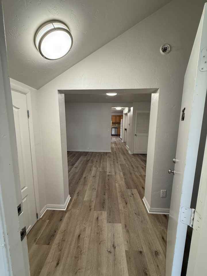 775 S 400 E - Photo 5 of 26