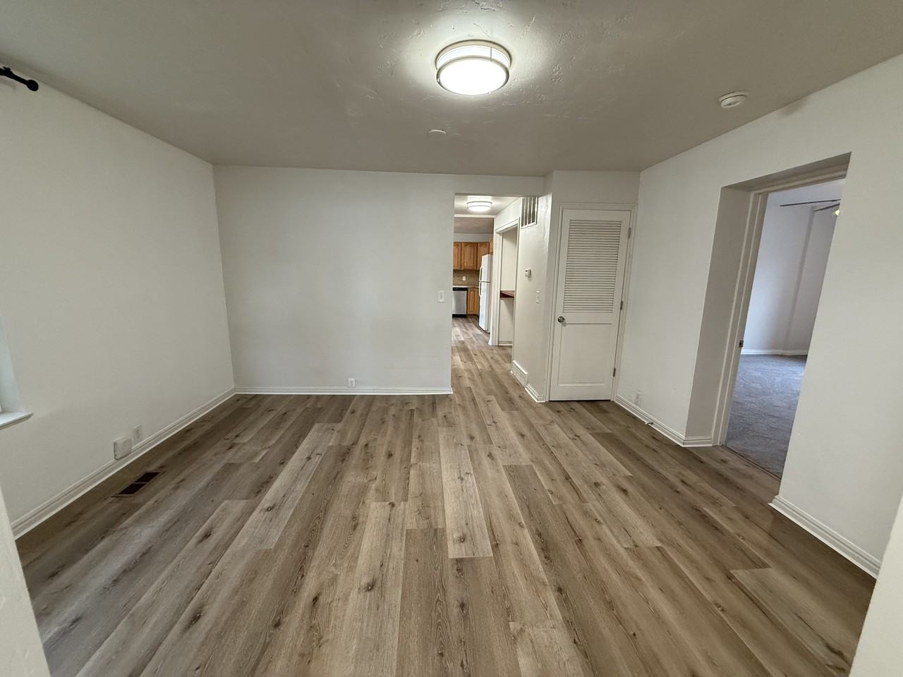 775 S 400 E - Photo 6 of 26