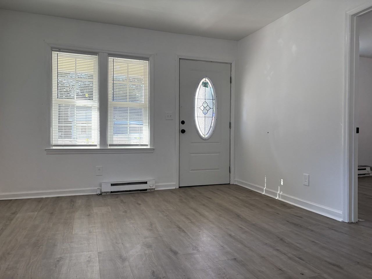 907 Gladstone St #1 - Photo 3 of 11